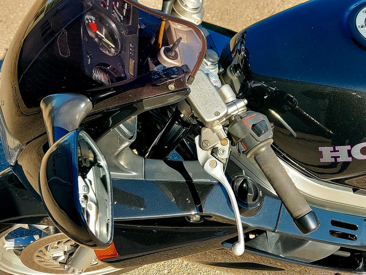 Honda VFR 750 F (iscritta asi) +3 bauletti Givi