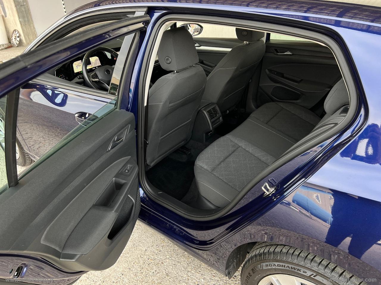 VOLKSWAGEN Golf 2.0 TDI DSG SCR Life IVA DEDUCIBILE