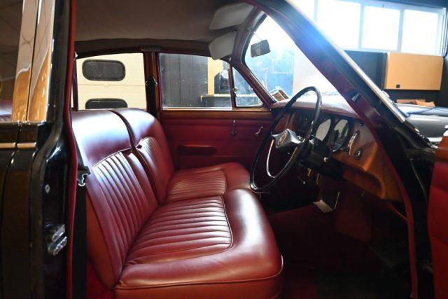 DAIMLER Sovereign 2.5 V8 AUTO GUIDA A DESTRA PERFETTA ITALIANA NUOVA