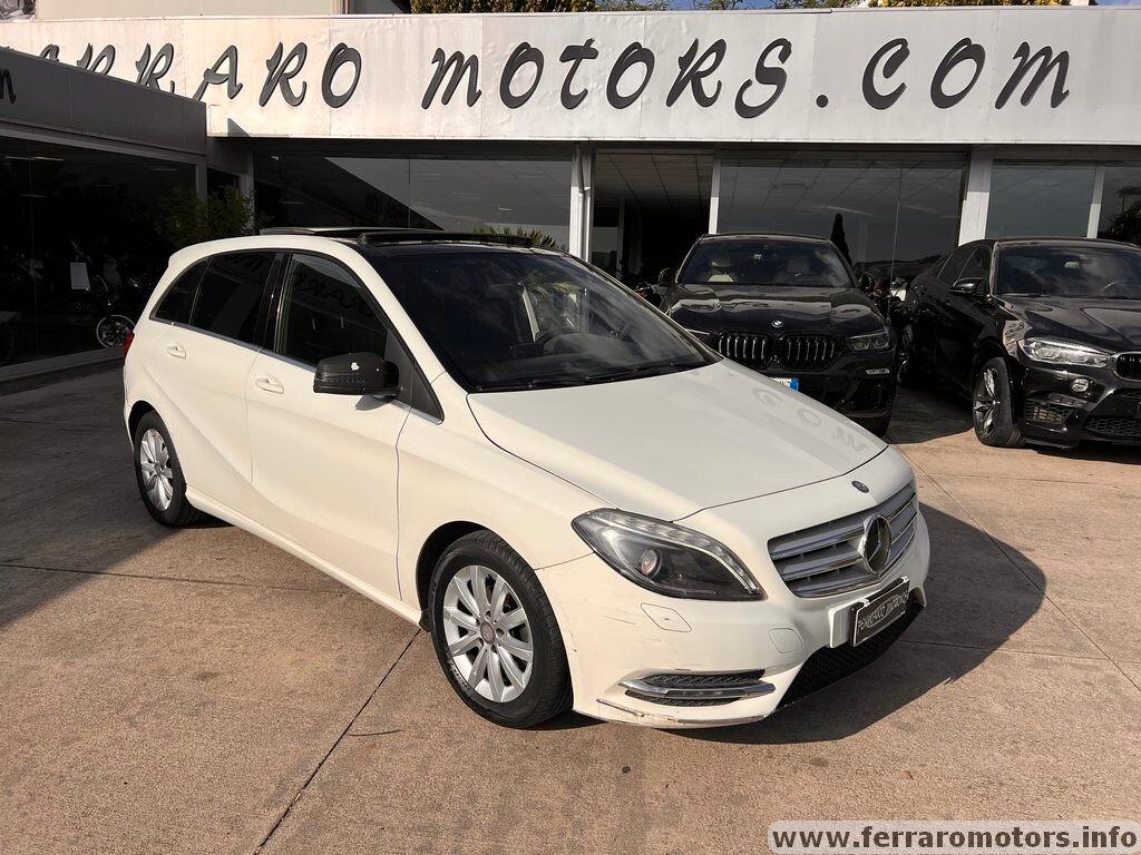 Mercedes B 180 CDI Executive teto panoramico