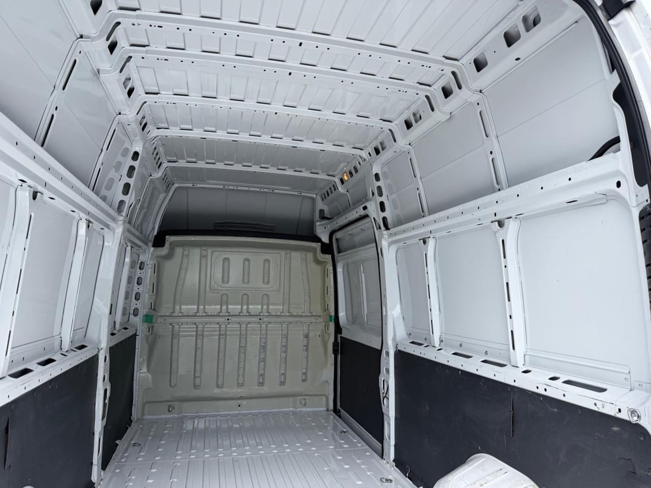 Peugeot Boxer 333 2.2 BlueHDi 140 S&S PC-TN L3H3 Furgone