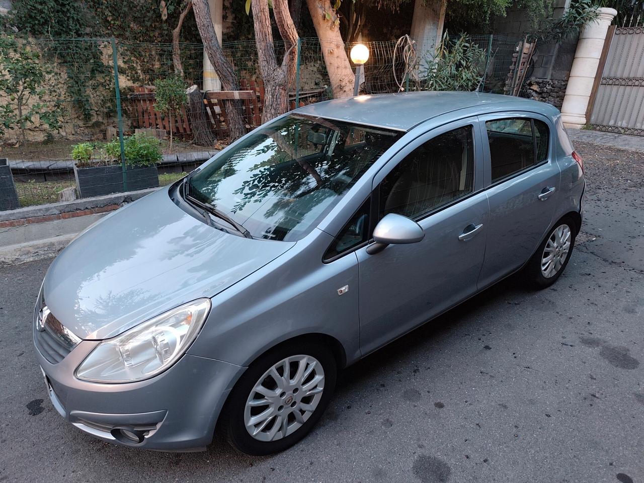 Opel Corsa 1.2 5 porte benzina