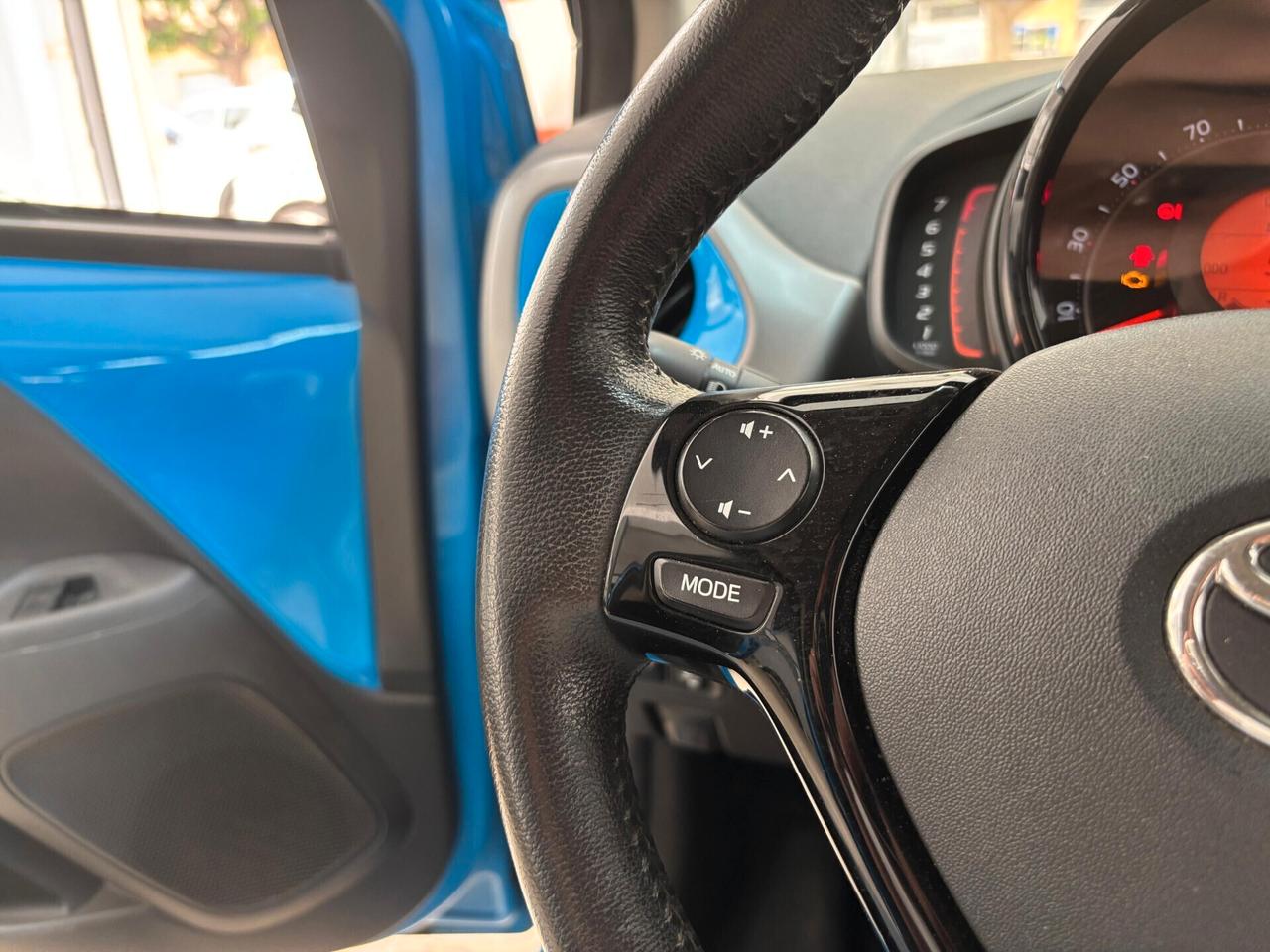 TOYOTA Aygo Connect 1.0 VVT-i 72 CV x-wave