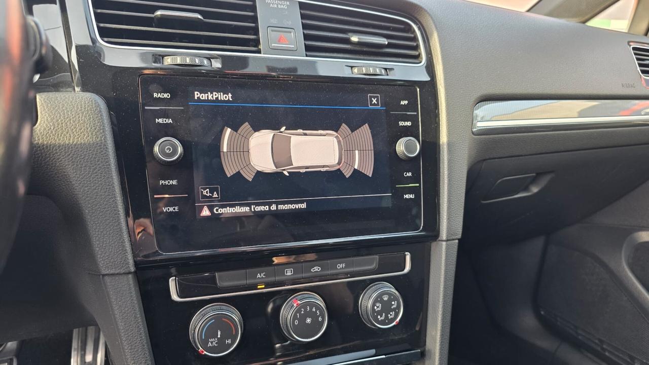 Volkswagen Golf 1.6 TDI R-Line Cockpit