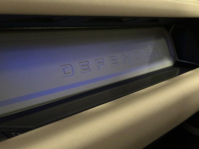 LAND ROVER Defender 110 3.0D I6 200 CV AWD Auto SE