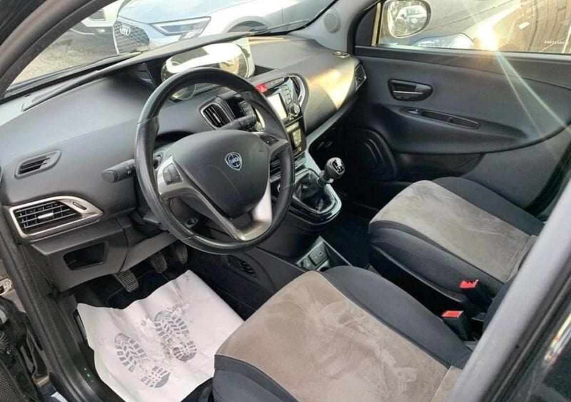 Lancia Ypsilon 0.9 TwinAir 85 CV Metano Ecochic Platinum *PROMO*
