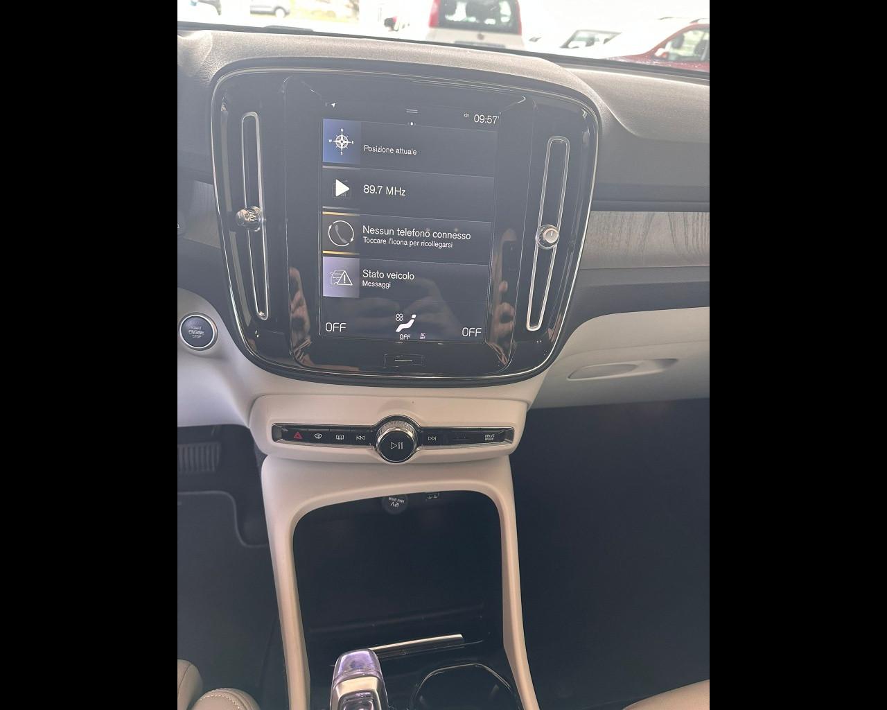 VOLVO XC40 (2017-->) - XC40 D3 AWD Geartronic Momentum