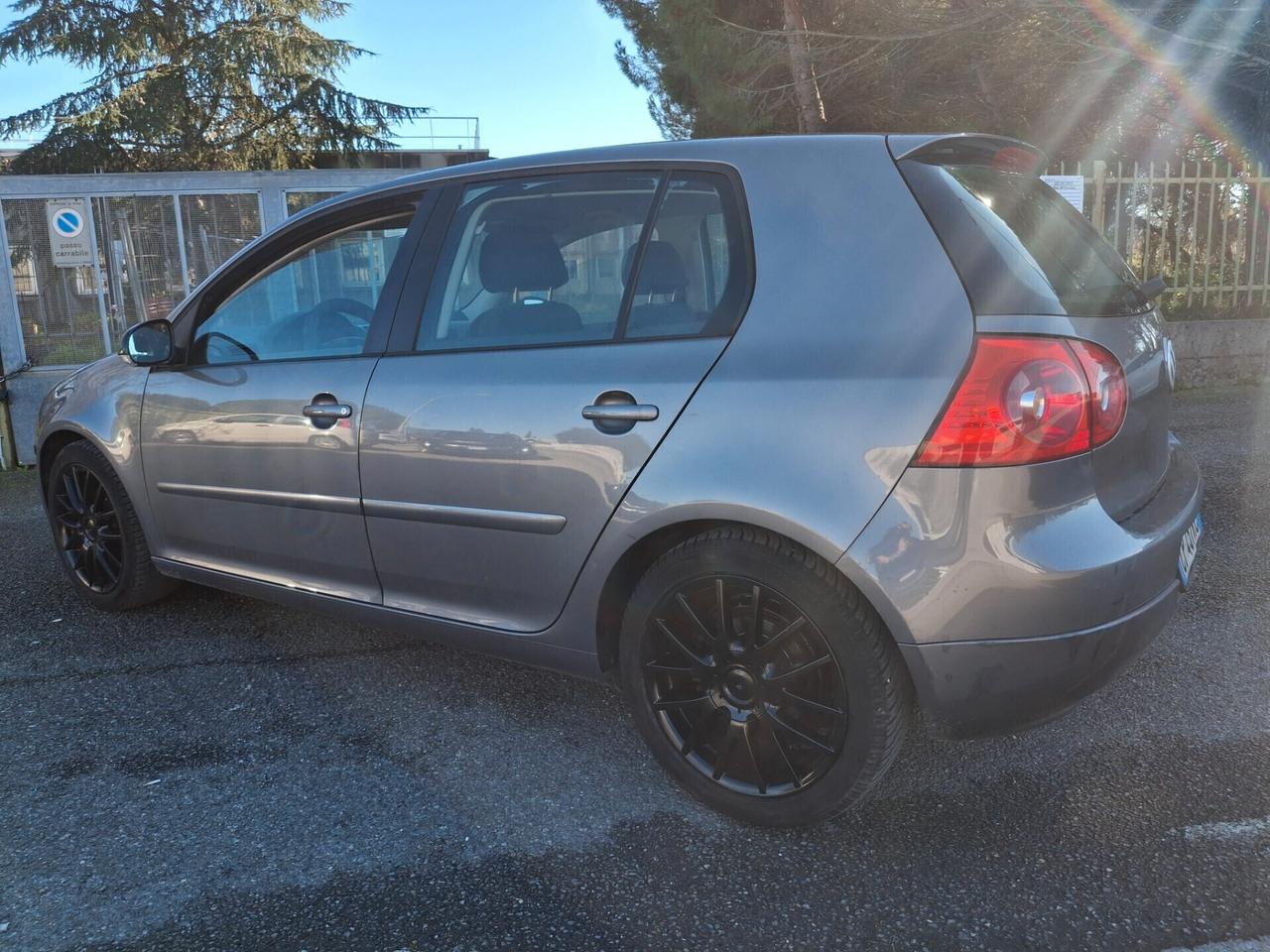 Volkswagen Golf 1.6 16V FSI 5p. Sportline