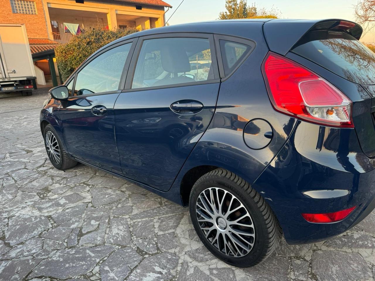 Ford Fiesta 1.5 TDCi 75CV 5 porte Black e White Edition neopatentati