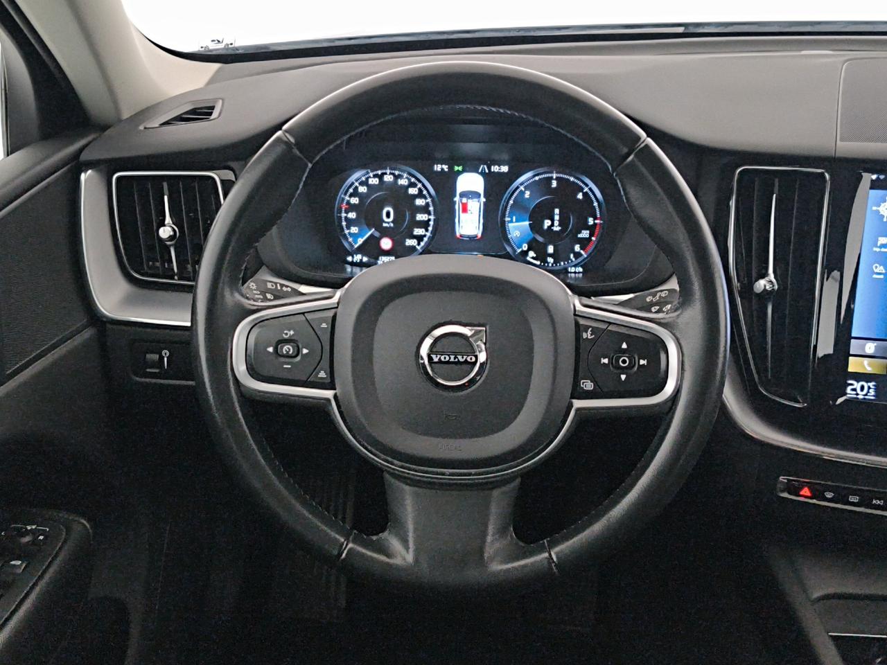 Volvo XC60 2.0 b4 Momentum Pro awd