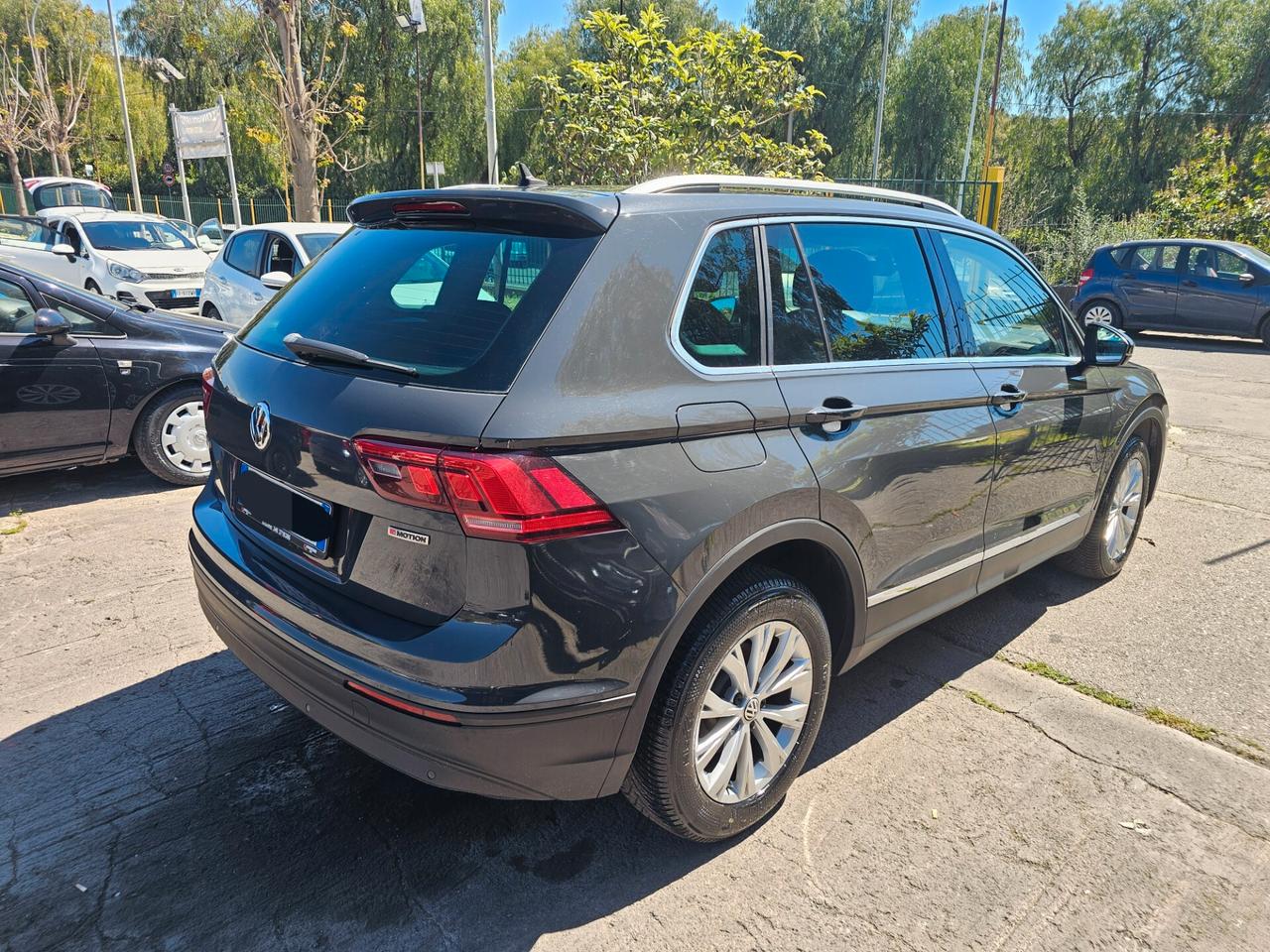 Volkswagen Tiguan 2.0 TDI SCR DSG 4MOTION Business BMT