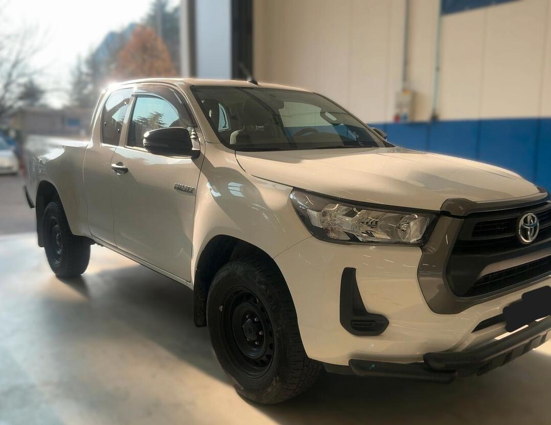 Toyota Hilux 2.4 D-4D Extra Cab Comfort 4x4 — 150 CV | 07/2021 | 28.100 km