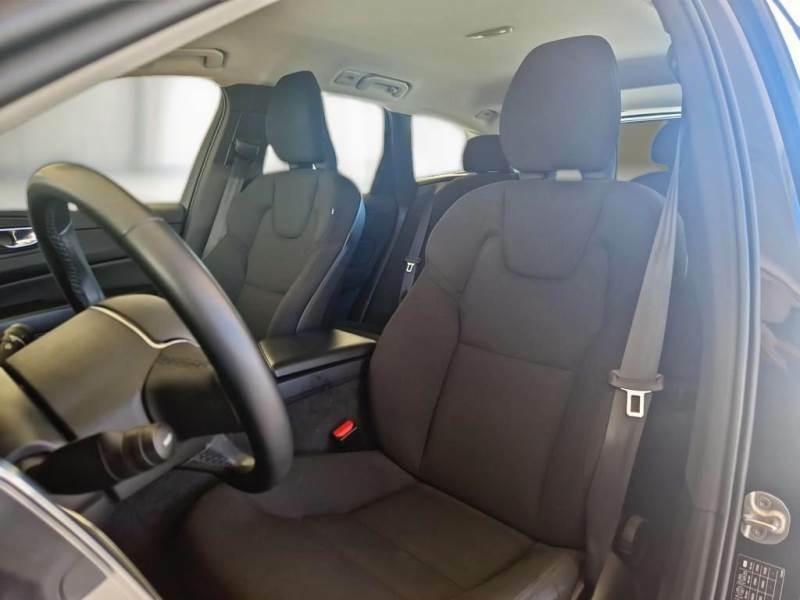 VOLVO XC60 B4 D automatico Momentum Pro