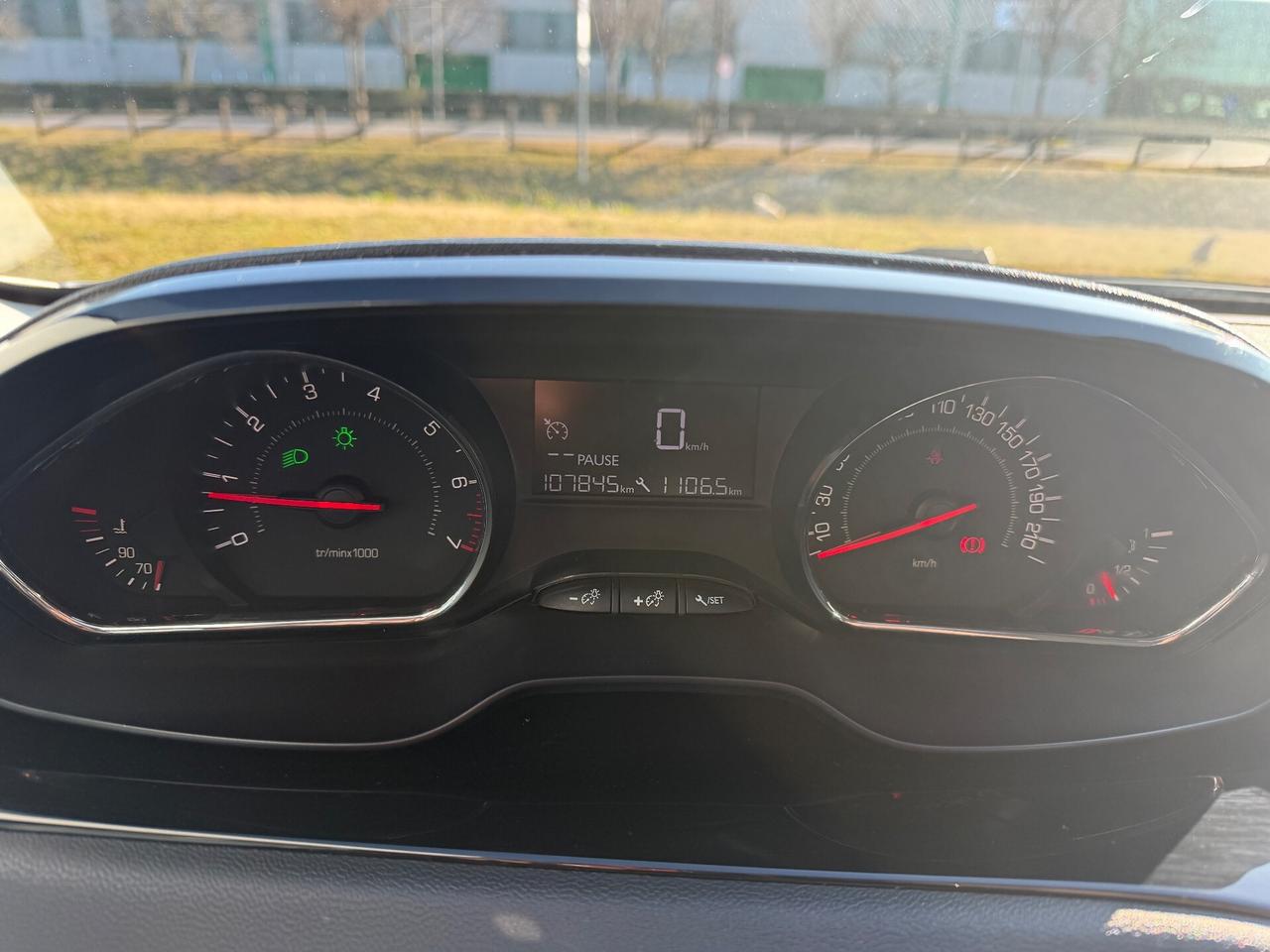 Peugeot 208 1.2 Neopatentati