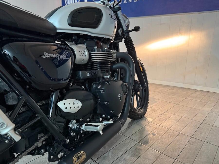 Triumph Street Twin 2600 KM