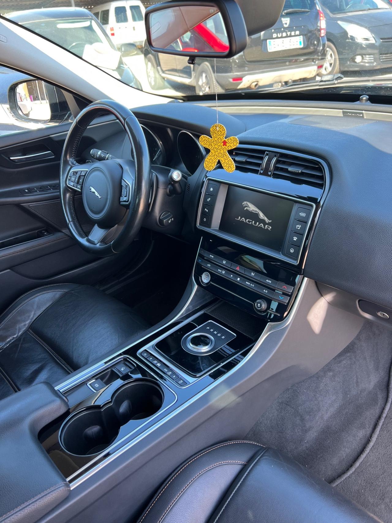 Jaguar XE 2.0 D Turbo 180CV Pure