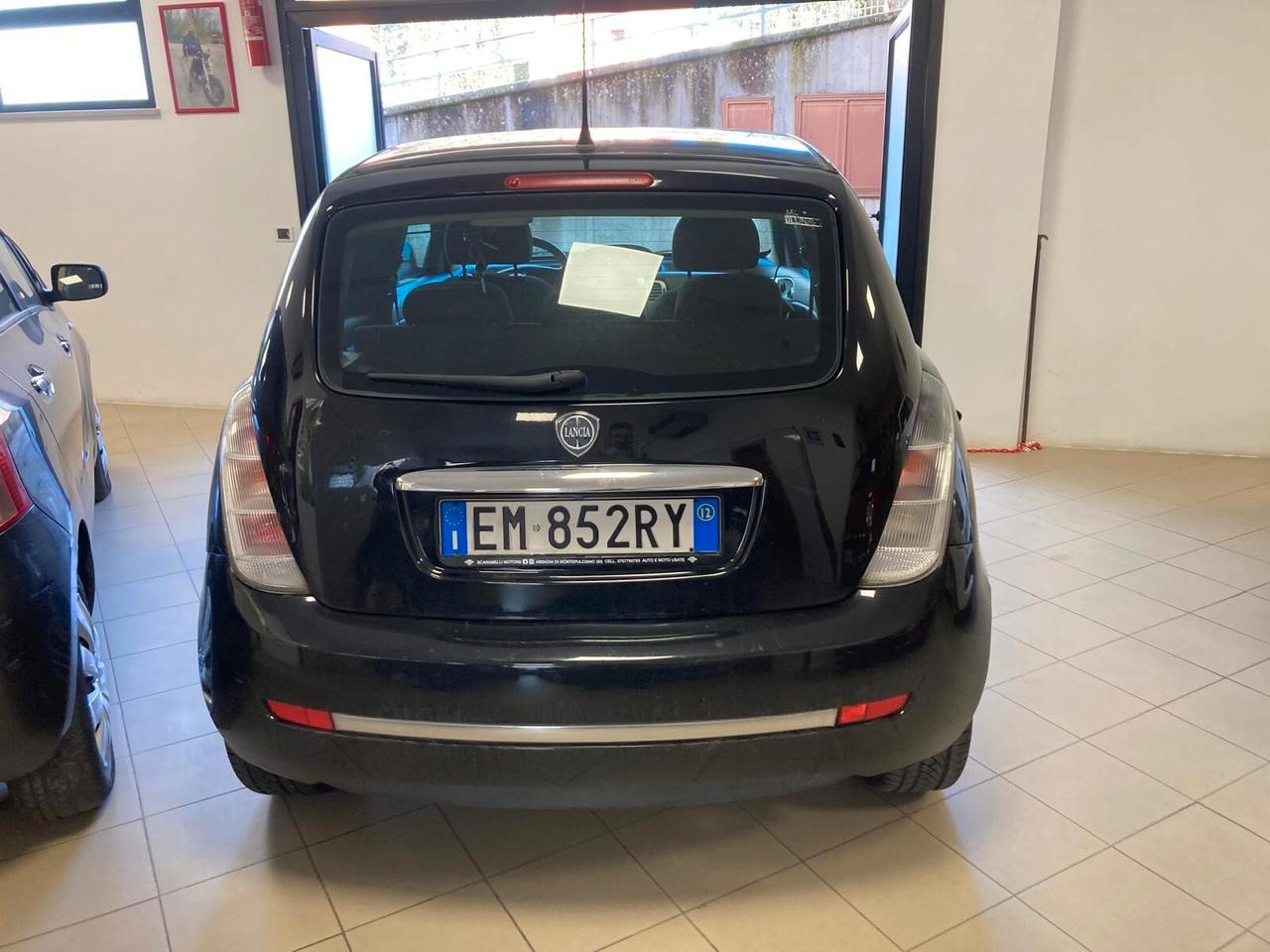 Lancia Ypsilon 1.2 69 CV Unyca