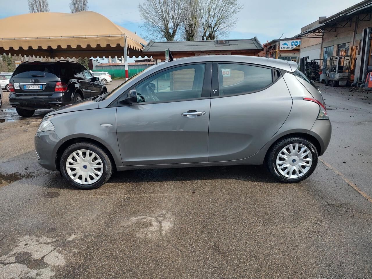 Lancia Ypsilon 1.2 69 CV 5 porte GPL Ecochic Silver, OK NEOPATENTATI, GARANZIA L.12 MESI