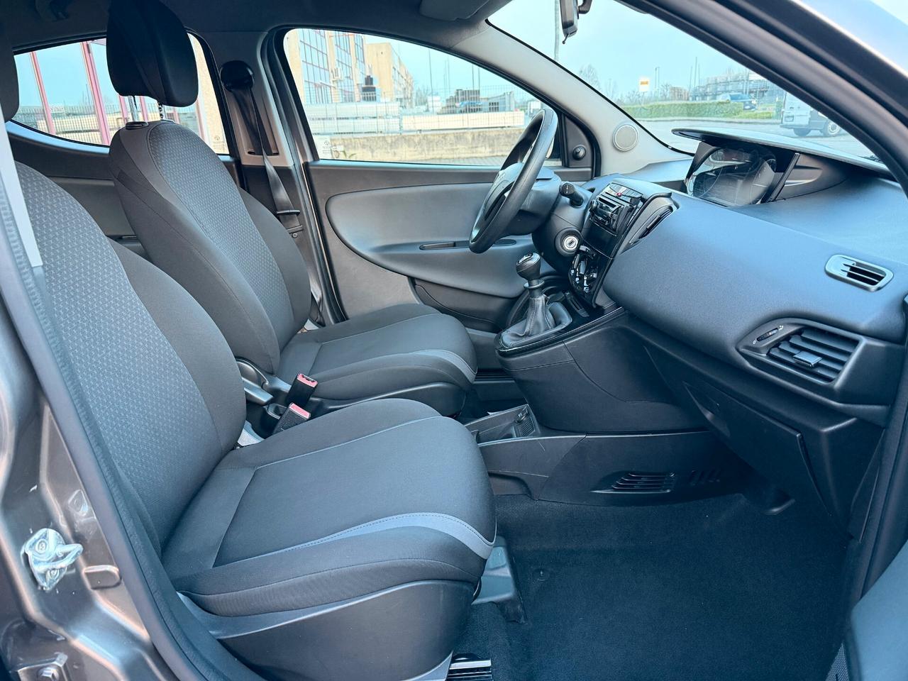 Lancia Ypsilon 1.2 69 CV, OK NEOPATENTATI