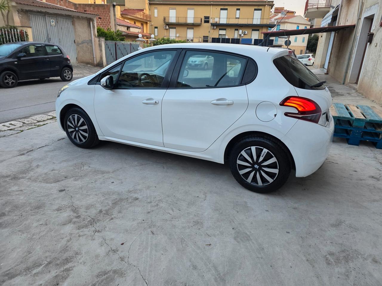 Peugeot 208 BlueHDi 75 5 porte Active