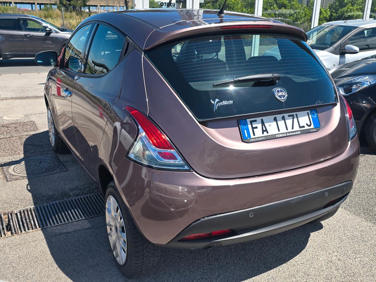 Lancia Ypsilon 0.9 TwinAir 85 CV 5 porte Metano Ecochic Elefantino