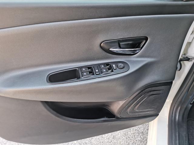 LANCIA Ypsilon 1.2 69 CV 5 porte S&S Gold - OK NEO PATENTATI
