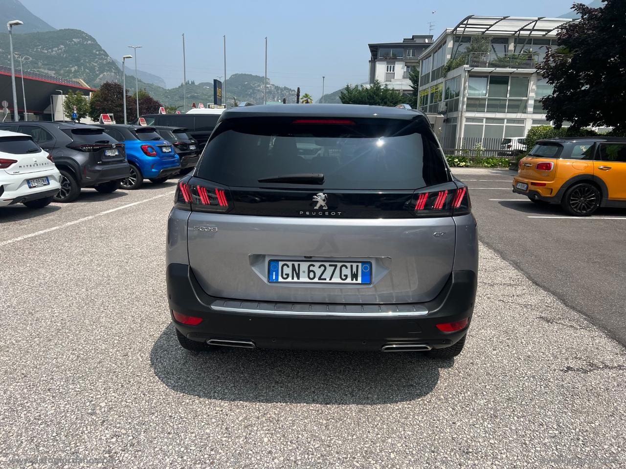 PEUGEOT 5008 BlueHDi 130 S&S EAT8 GT