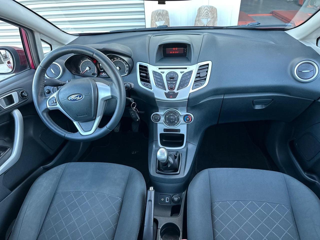 Ford Fiesta 1.4 TDCi 70CV 5 porte Titanium