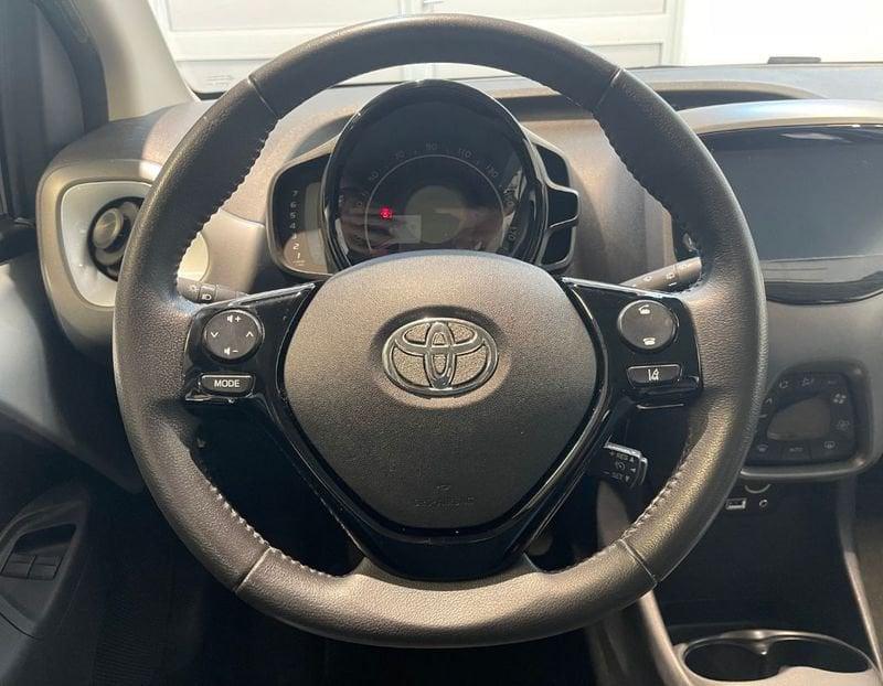 Toyota Aygo Connect 1.0 VVT-i 72 CV 5 porte x-play
