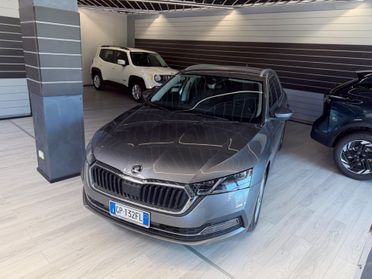 Skoda Octavia 2.0 TDI EVO SCR 150 CV DSG 4x4 Fari Matrix