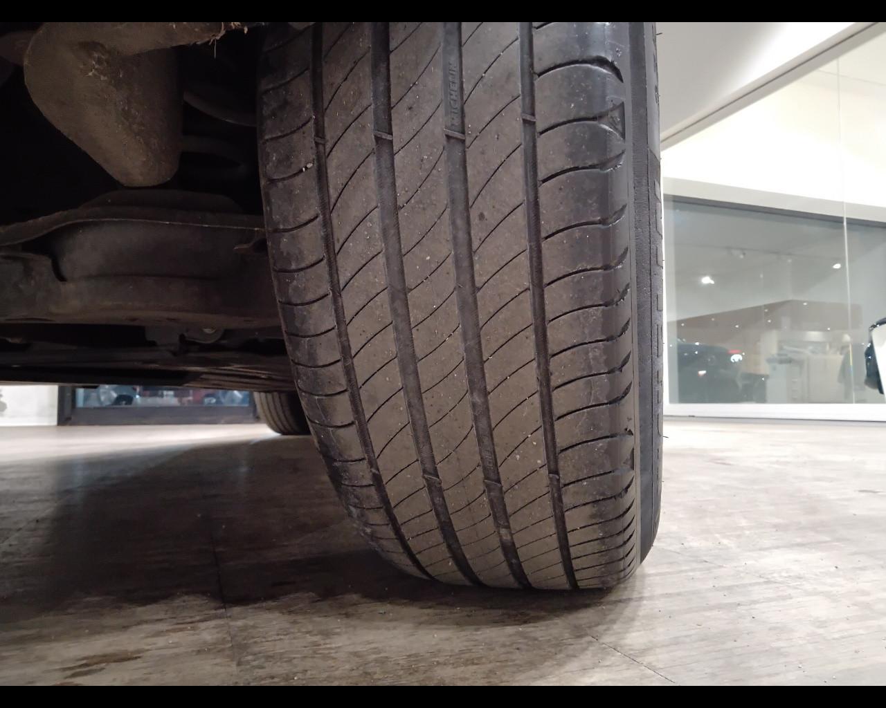 VOLVO XC40 2023 - XC40 1.5 t2 Essential auto