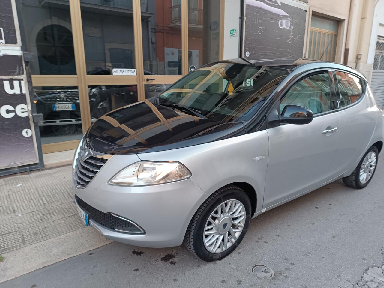 Lancia Ypsilon 1.2 69 CV 5 porte GOLD BI COLOR