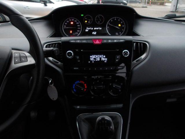 LANCIA Ypsilon 1.2 69 CV 5 porte NEOPATENTATI