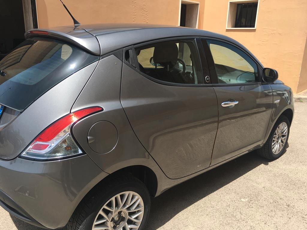 Lancia Ypsilon 0.9 TwinAir 85 CV 5 porte Metano Ecochic Gold