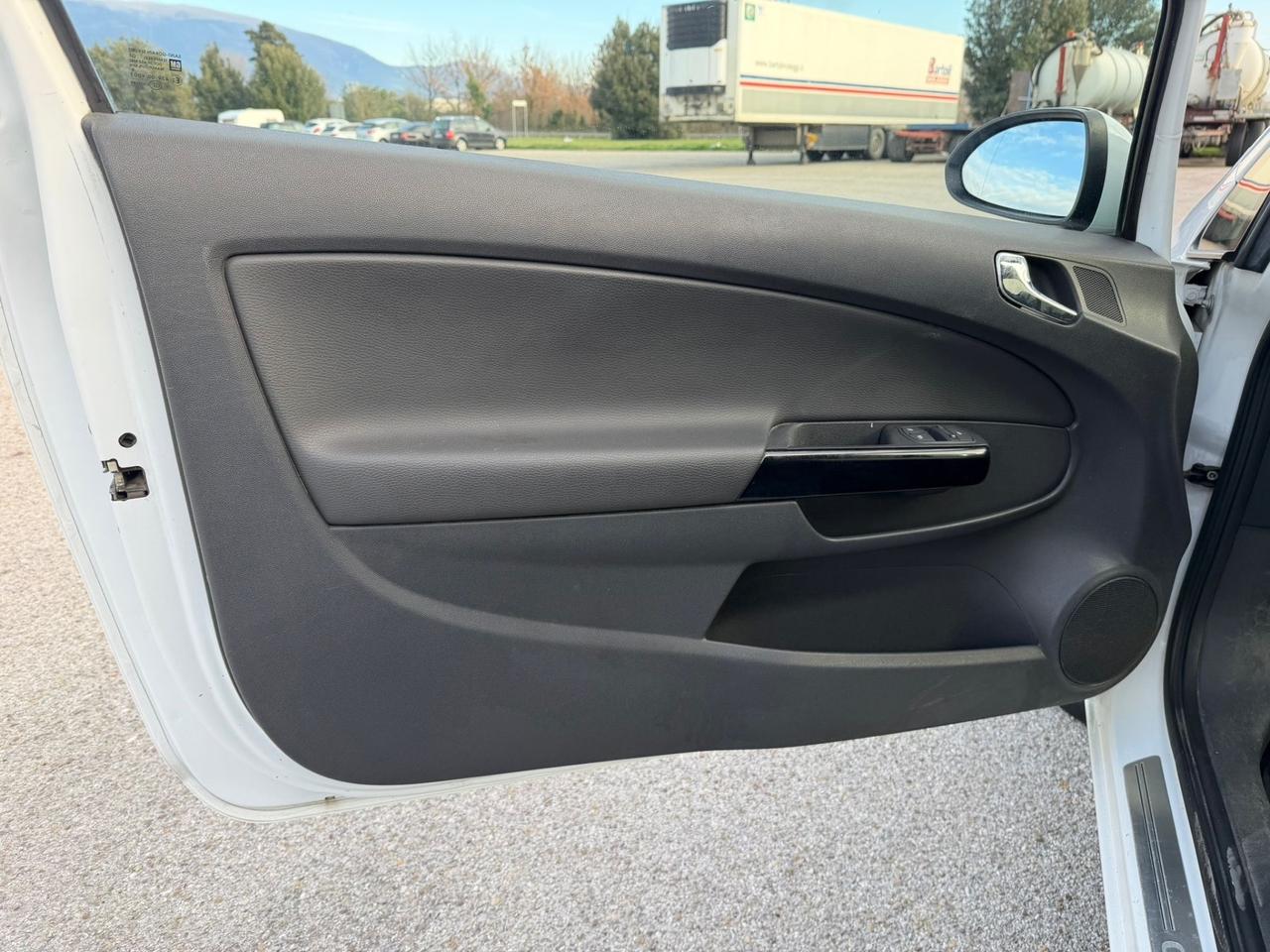 Opel Corsa 1.2 3p 172000 km