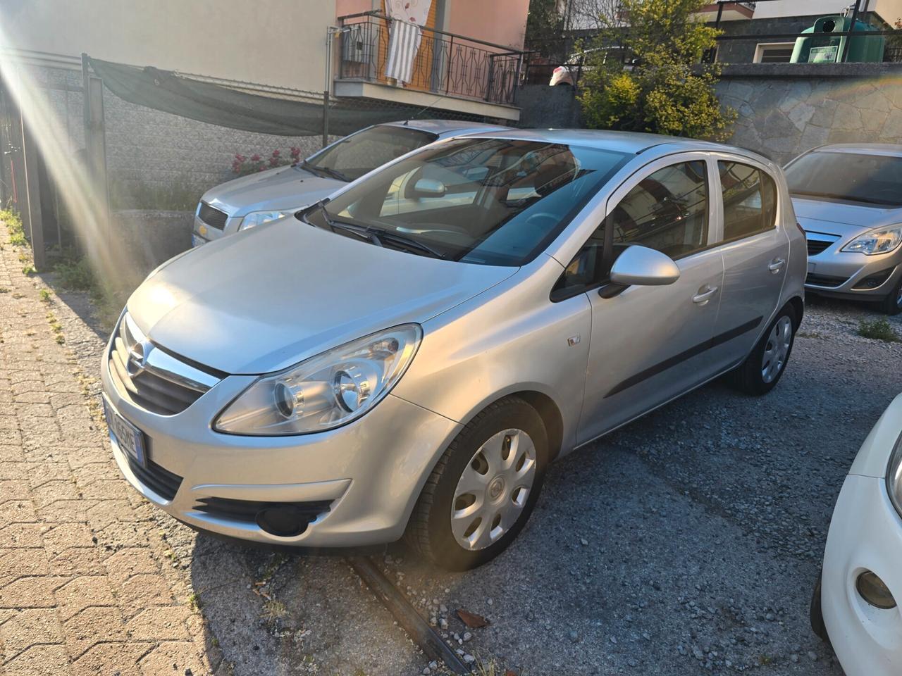Opel Corsa 1.2 5 porte Club NEOPATENTATI