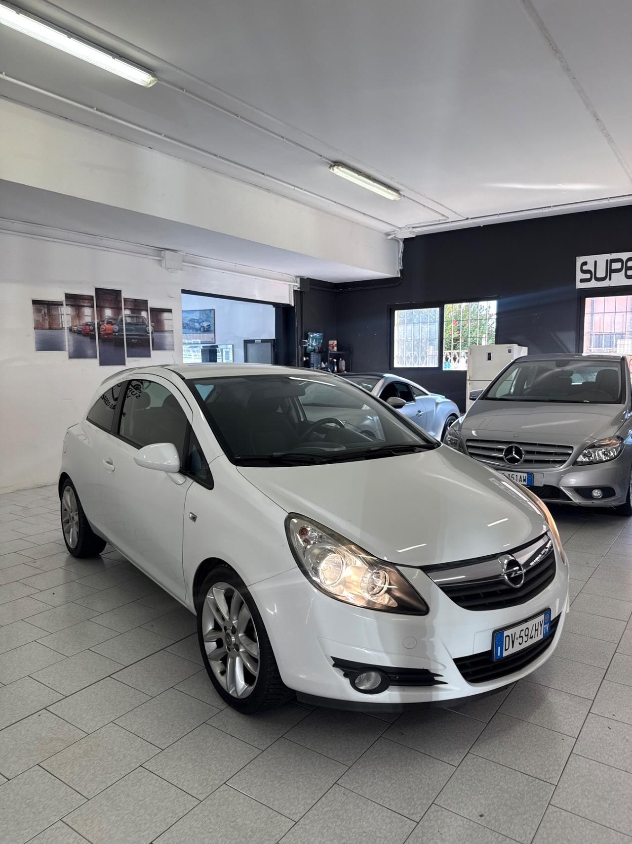 Opel Corsa 1.2 3 porte Sport