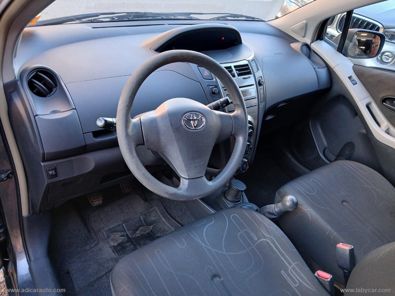 TOYOTA Yaris 1.0 3p.