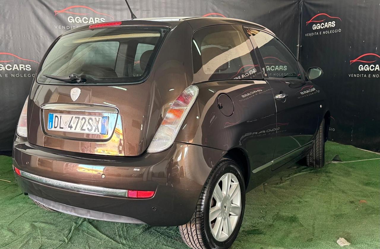 Lancia Ypsilon 1.3 MJT 75 CV Argento