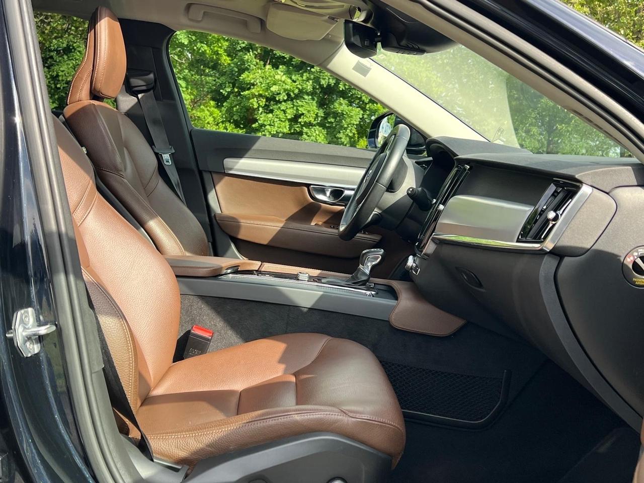 Volvo V90 D4 R-design