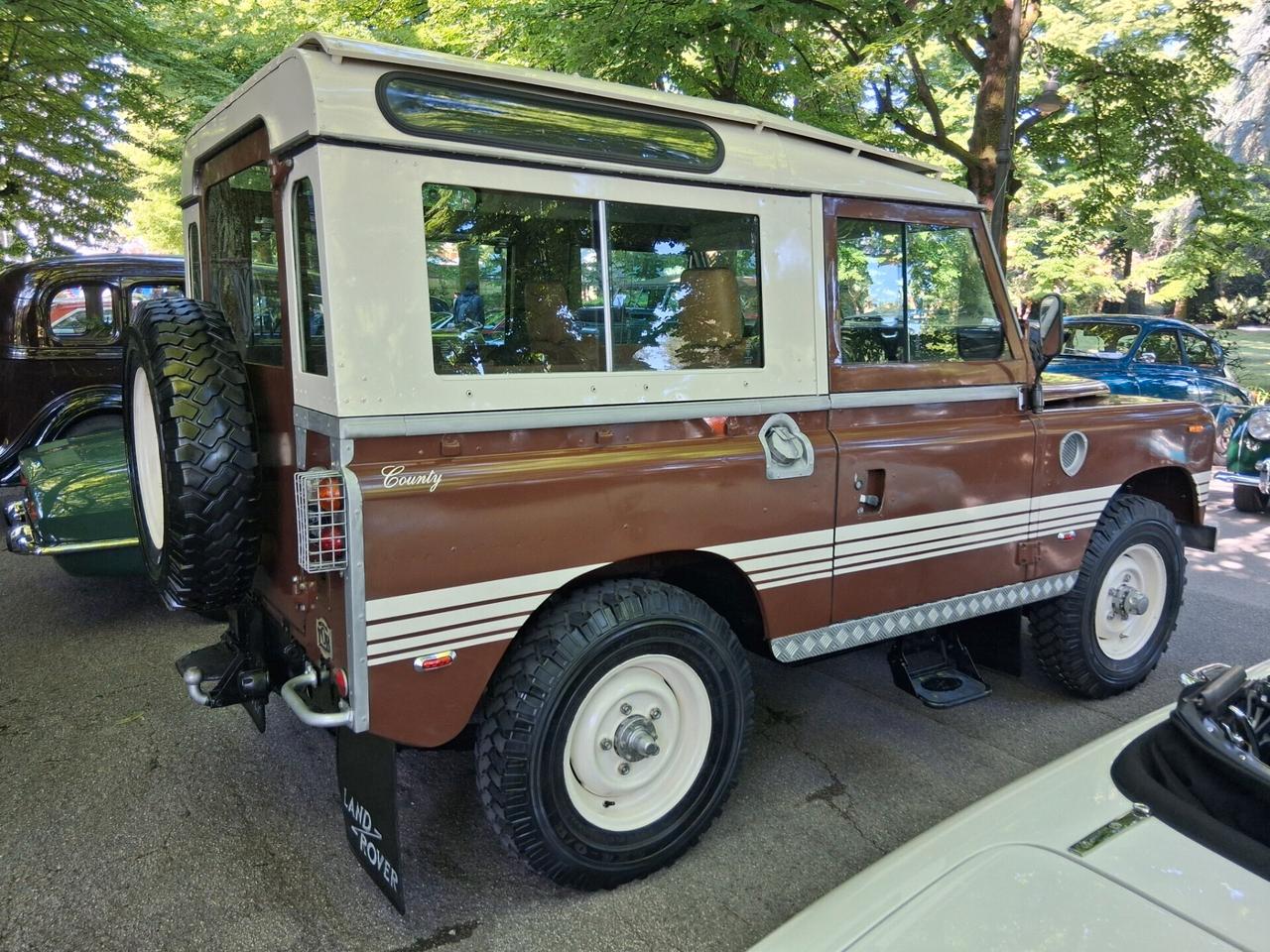 Land Rover Defender 88