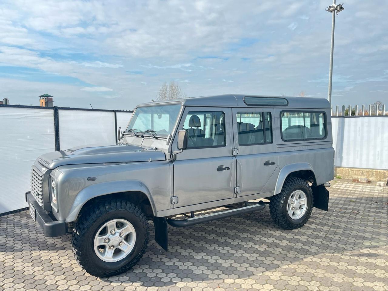 Land Rover Defender 110 2.4 TD4 Station Wagon E