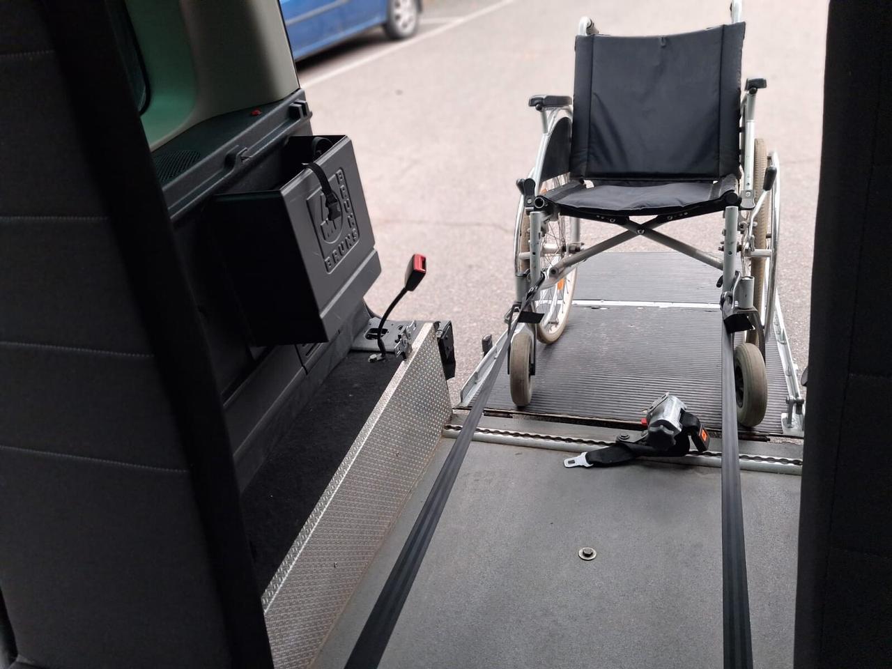 Renault Kangoo Pianale ribassato con rampa disabili in carrozzina