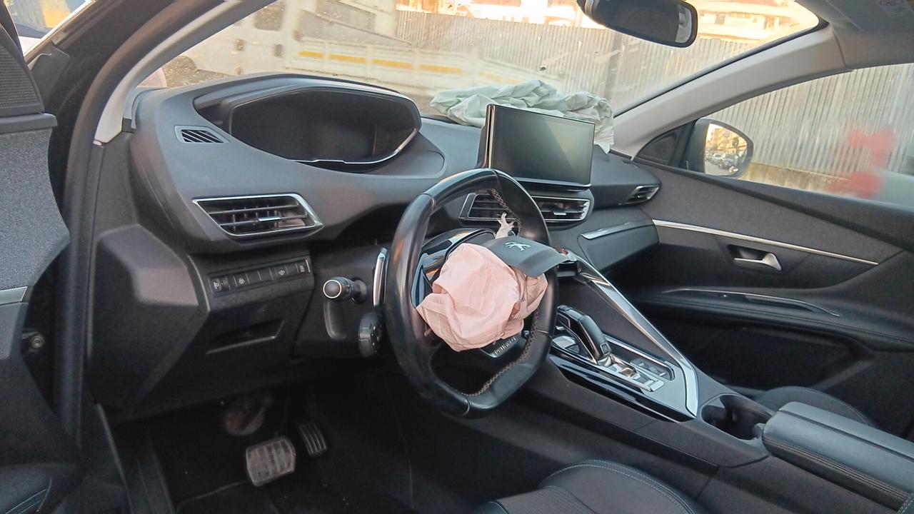 Peugeot 3008 ALLURE INCIDENTATA SINISTRATA MONDIALCARS 022