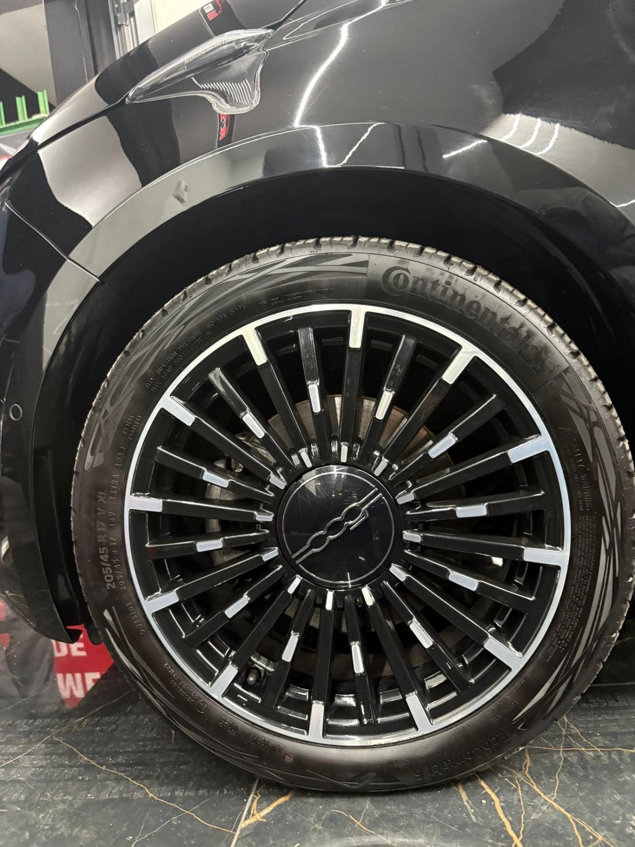 Fiat 500 500e Berlina 42 kWh La Prima