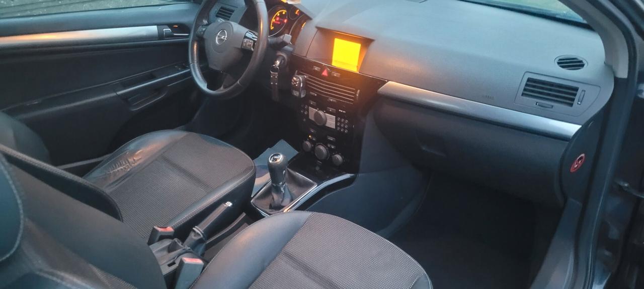 Opel Astra GTC 1.7 CDTI 101CV 3 porte Cosmo