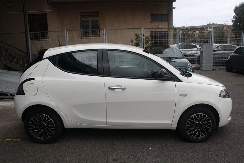 Lancia Ypsilon 1.0 FireFly 5 porte S&S Hybrid Platino