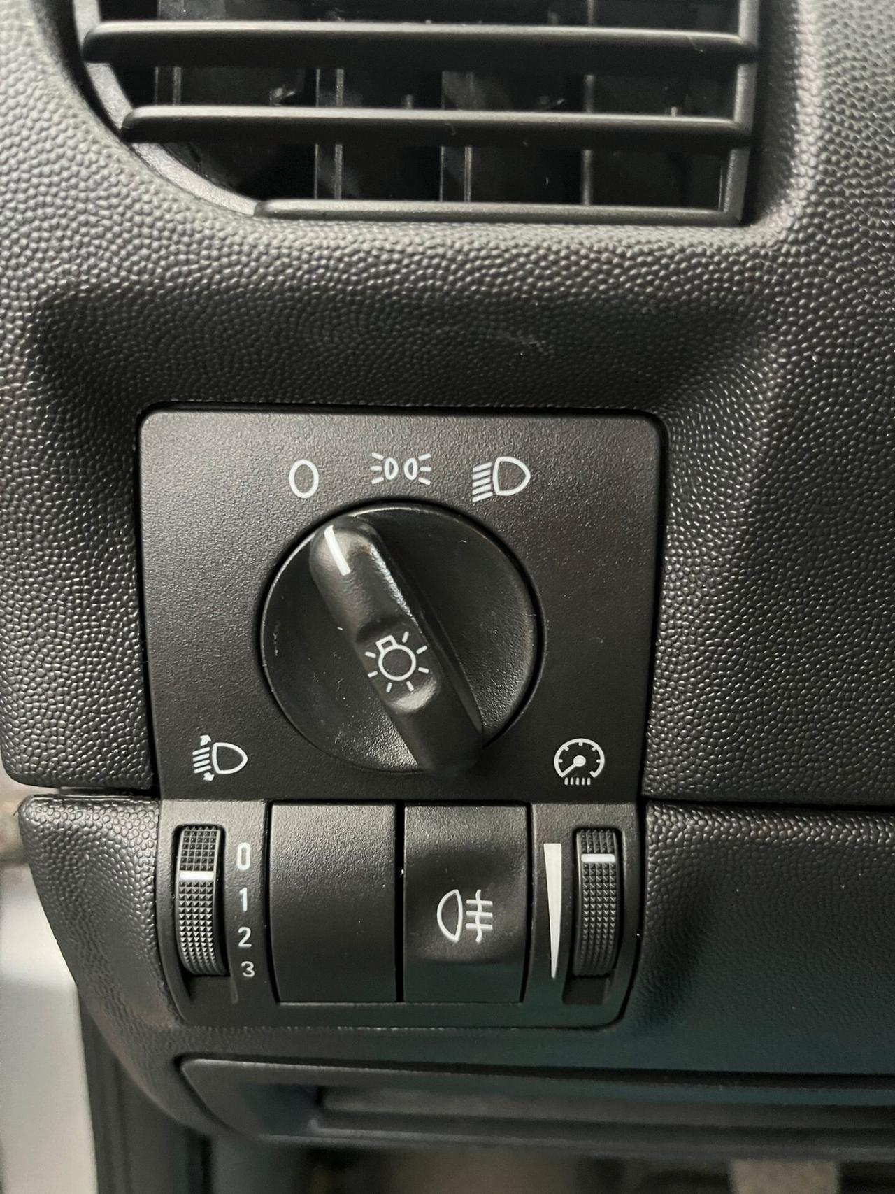 Opel Corsa 1.2i 16V cat 3 porte Silverline