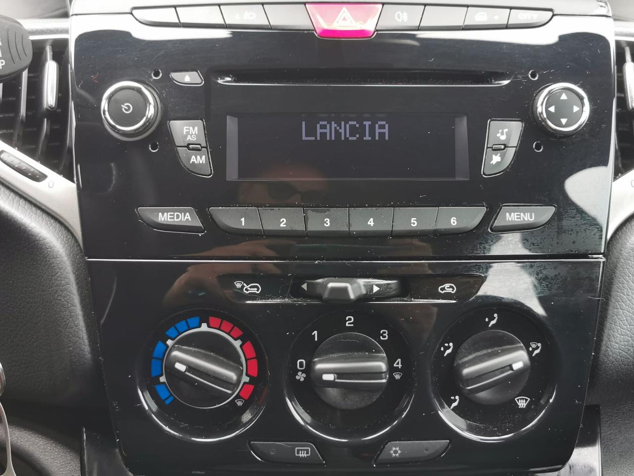 Lancia Ypsilon 1.2 69 CV 5P. Silver 2013