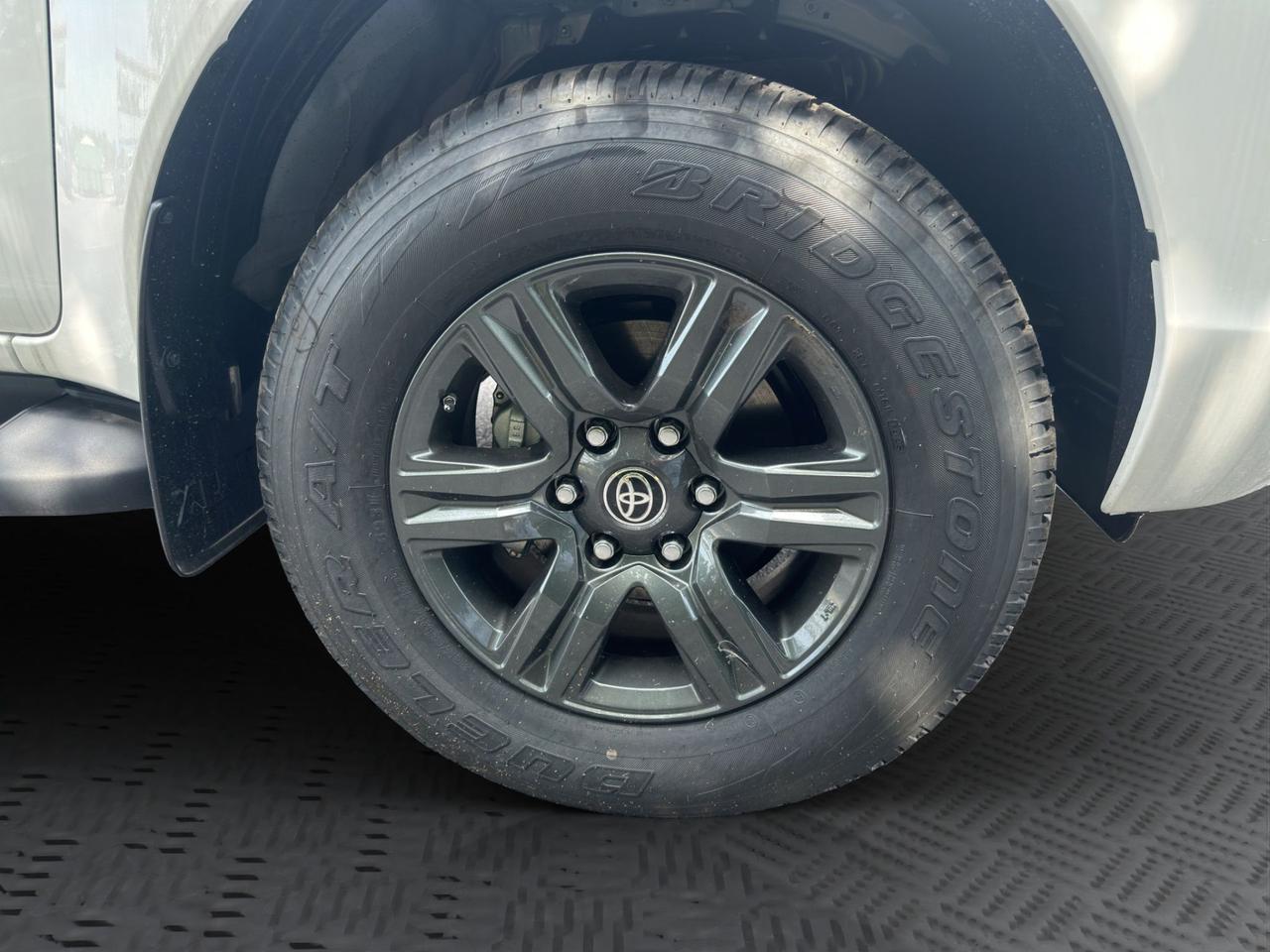 Toyota Hilux MY25 2.8 d-4d 48V double cab Lounge